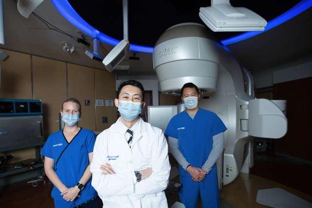 放射肿瘤学扫描仪和医务人员